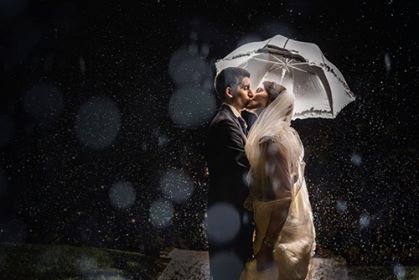 Γάμος με βροχή εικόνα